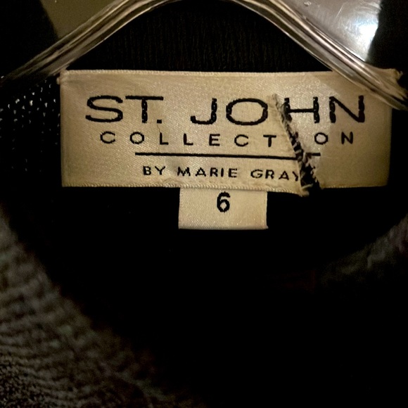 St. John knee-length knit blazer, artistic gold accent buttons, size 6 - Picture 4 of 4